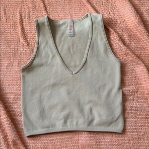Mono B. Ribbed V-neck Crop Tank Size Small